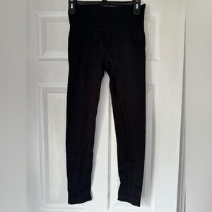 Women’s Medium Black Ribbed Leggings
